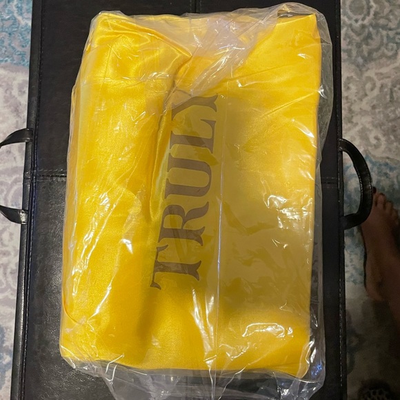 💛Truly Yellow Vegan Leather Trunk - Picture 3 of 14